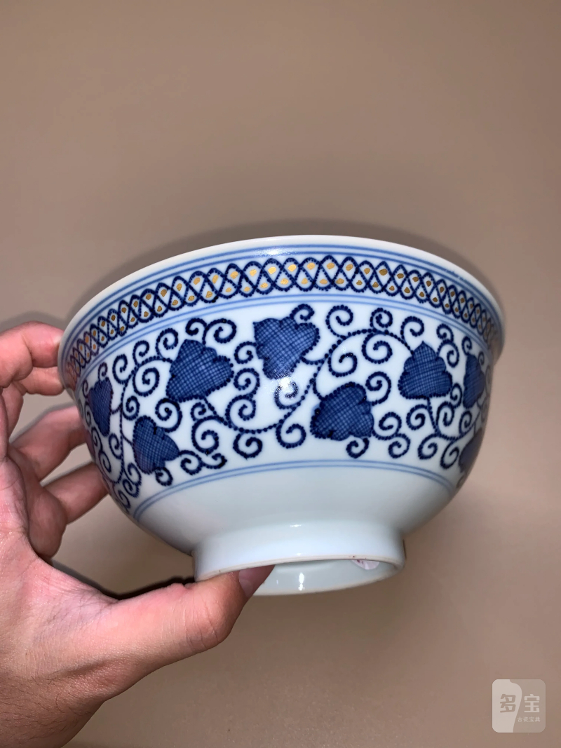 清乾隆 仿宣窑青花描金缠枝莲纹碗 - 图6